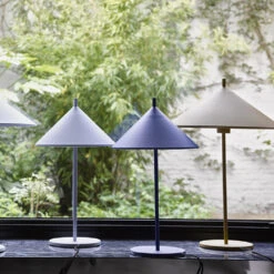 Lampe De Table Triangle L -Lampes Boutique 40823 01 03 4ba02e9435