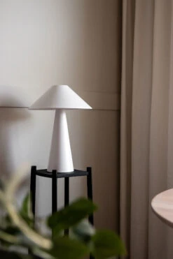 Globen Lighting Lampe De Table Cannes -Lampes Boutique 502521 01 11 EnvironmentImage 152c89a550