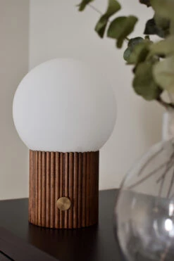 Globen Lighting Lampe De Table Hubble Ø22 Cm 10 Globen Lighting Lampe De Table Hubble Ø22 Cm -Lampes Boutique 502525 01 11 EnvironmentImage 911ee21af0