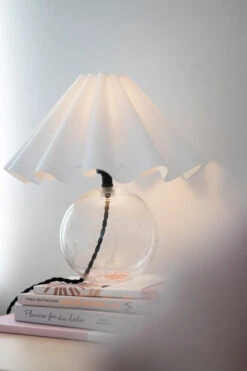 Globen Lighting Lampe De Table Judith Ø30 Cm 10 Globen Lighting Lampe De Table Judith Ø30 Cm -Lampes Boutique 509598 01 6 EnvironmentImage 5e95ed9769