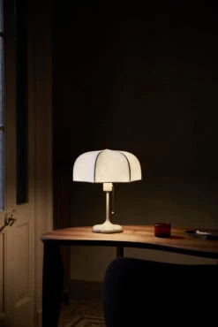 Ferm LIVING Lampe De Table Poem Ø 30x42 Cm -Lampes Boutique 579908 01 40 EnvironmentImage b333f69e4a